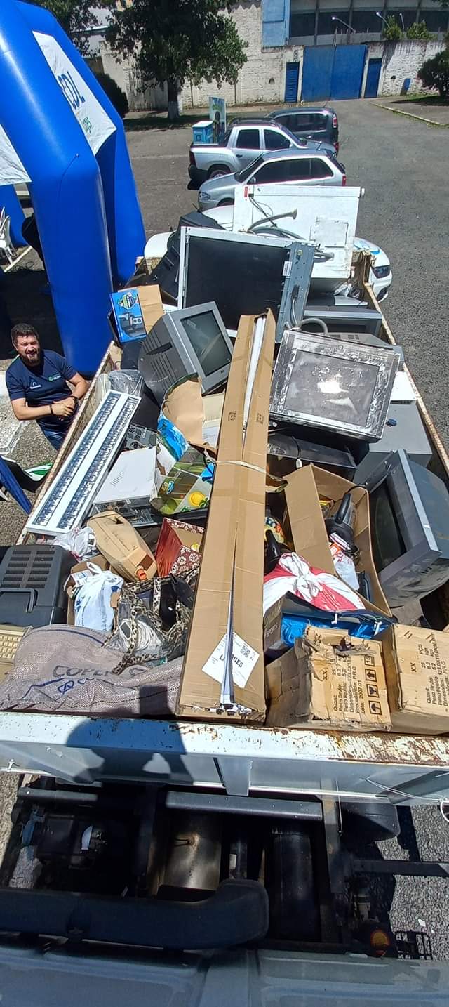 Mutirão do Lixo Eletrônico recolhe mais de uma tonelada de materiais em Lages