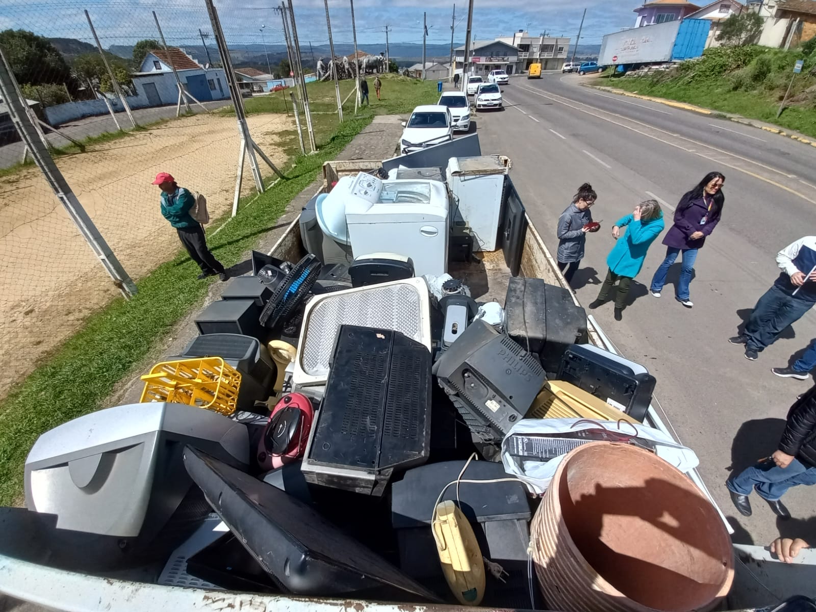 Mutirão do Lixo Eletrônico recolhe quase 4 toneladas de materiais na região do bairro Conte