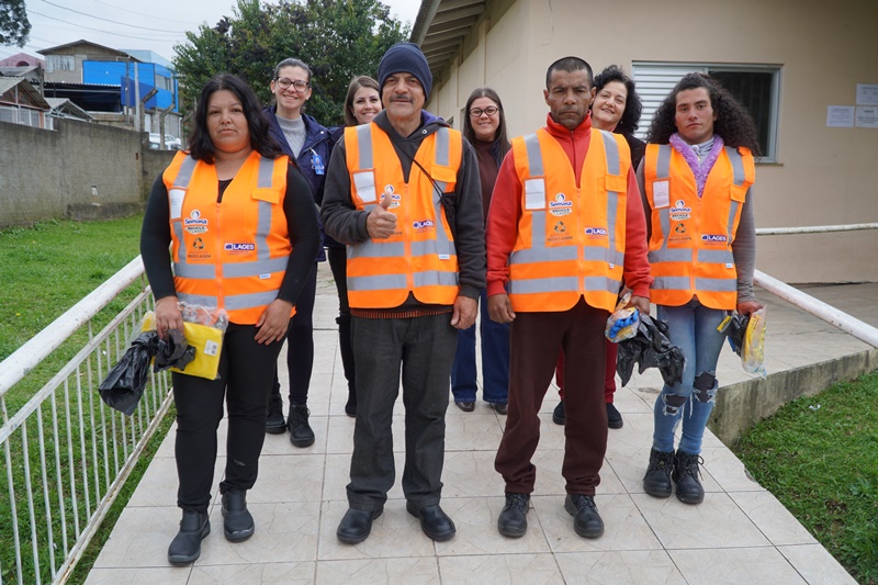 Após treinamento, coletores de materiais recicláveis recebem EPIs em uma nova fase da Formação de Catadores de Materiais Recicláveis: Educação ambiental, inclusão social e sustentabilidade no Programa Recicla + Lages e iniciam sua atuação
