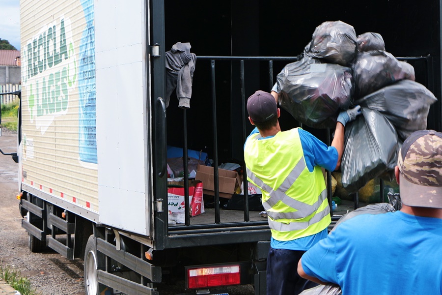 Semasa lança edital de chamamento para nova cooperativa de reciclagem no município